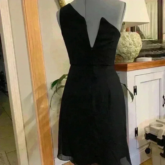 David's Bridal Black Bridesmaid’s Dress Size 2 One Shoulder. - Picture 4 of 10